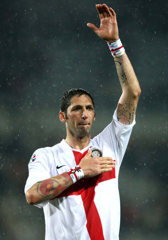 荷兰大名单：范戴克领衔；费耶诺德球员瓦伦特首次入选（荷兰队名单出炉：范戴克领衔，费耶诺德球员瓦伦特首度入选）