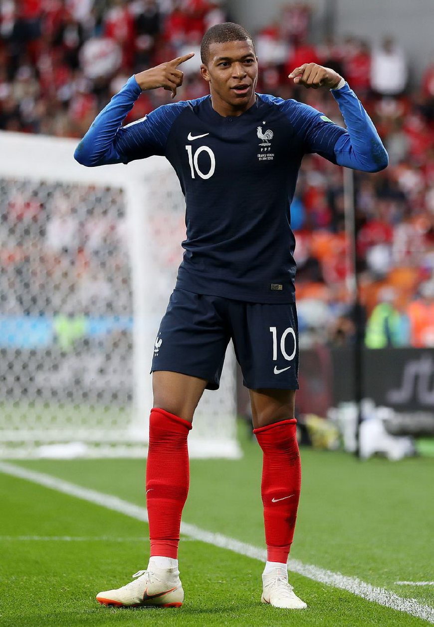 罗马税前年薪排名：迪巴拉1290万断崖领跑，利昂-贝利650万第2（罗马队税前薪资榜：迪巴拉1290万一骑绝尘，利昂-贝利650万位居第二）