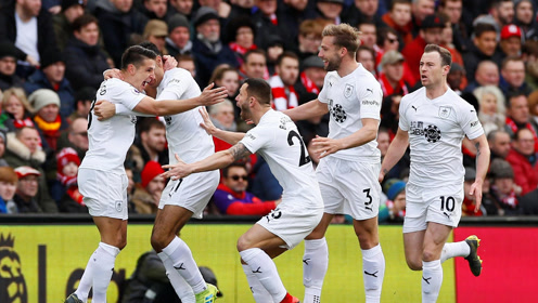 哈萨克斯坦足球超级联赛：13座城市的14支球队（哈萨克斯坦足球超联赛：14队分布在13座城市）