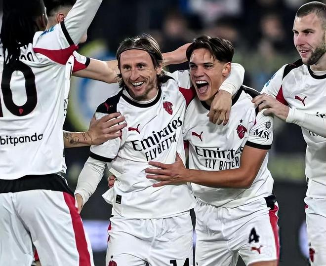 哈兰德：梅罗数据无人能及；以前不爱被采访？他们问啥我说啥（哈兰德：梅西C罗数据无可匹敌；谈早年不爱受访：人家问啥我就答啥）