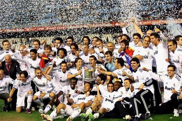 德劳伦蒂斯：永远不要怀疑孔蒂，那不勒斯球迷可继续梦想冠军（德劳伦蒂斯：别质疑孔蒂，那不勒斯球迷依然可以憧憬冠军）