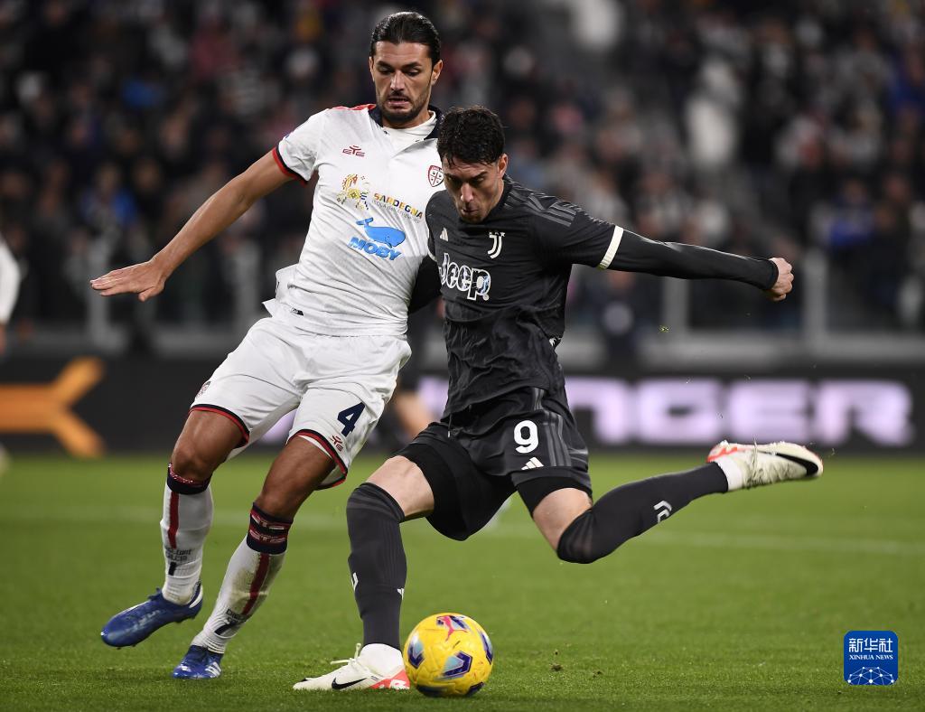 英媒：拜仁有意费耶诺德右后卫里德，但将面临英超俱乐部竞争（英媒：拜仁看中费耶诺德右后卫里德，英超多队参与争夺）