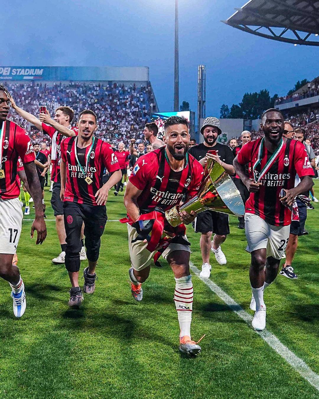 斯基拉：若萨拉赫想冬窗离队，沙特、美职、土超都对他感兴趣（斯基拉：萨拉赫若在冬窗寻求离队，沙特、美职联和土超均表示兴趣）