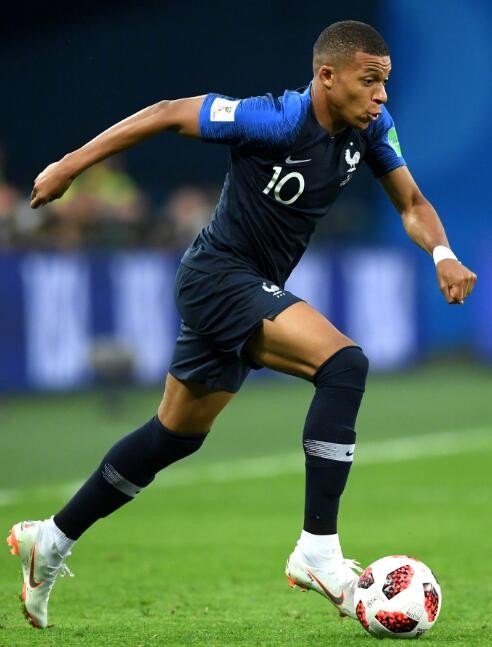 太犀利！看当年和中国男篮对阵时的闪电侠韦德（锋芒毕露！重温韦德当年对阵中国男篮的闪电表现）