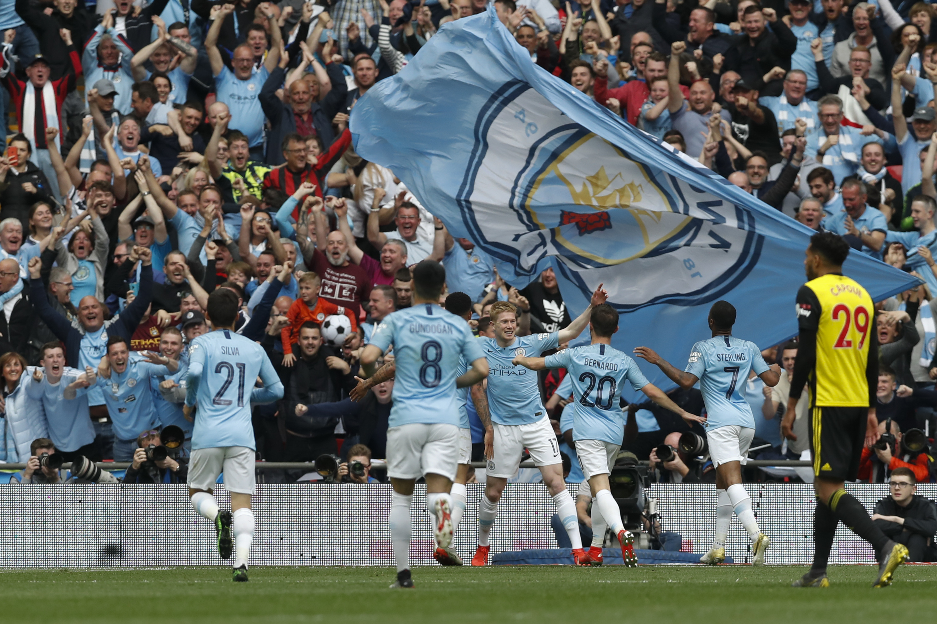 B费：这家俱乐部正在进步，但还没达到它必须达到的位置（B费：俱乐部在进步，但尚未达到应有高度）