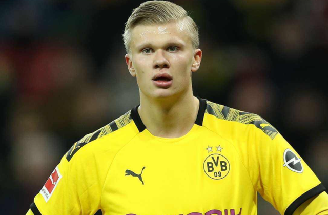 汪涵陪儿子马术竞赛！嚼槟榔超享受，夫妻交替带娃成热议焦点（汪涵现身儿子马术赛场，嚼槟榔显惬意，夫妻轮流带娃引热议）