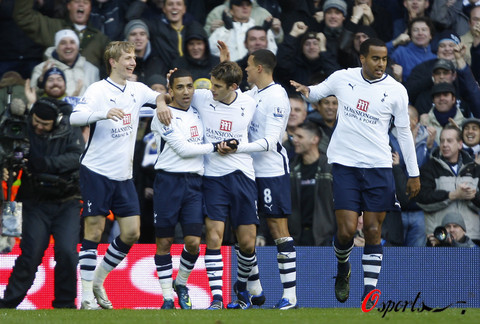 76人加时123-114力克雄鹿，马克西狂轰54分带队送雄鹿三连败（马克西轰下54分，76人加时123-114击败雄鹿送其三连败）