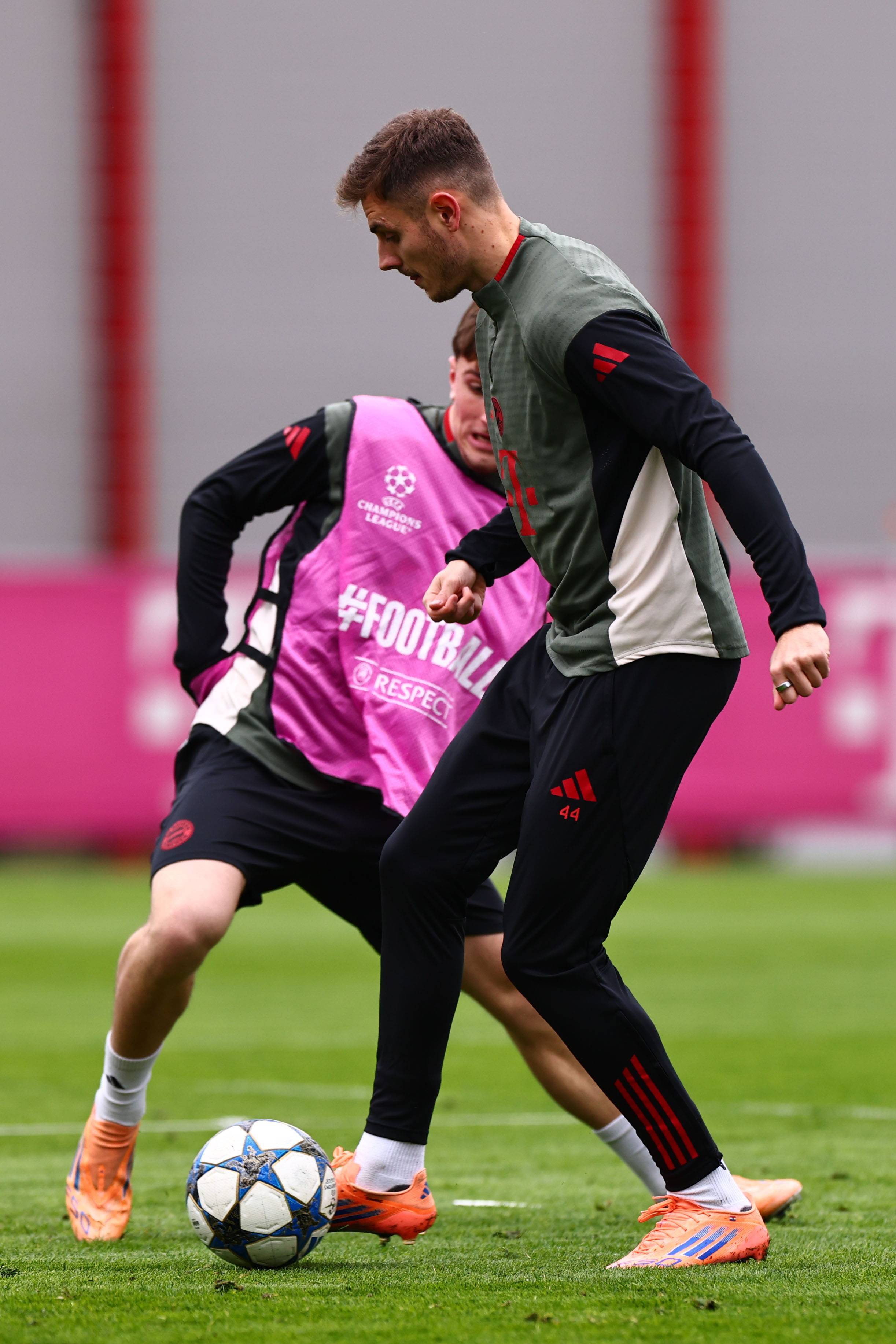 足球训练中的爆发力训练（足球爆发力提升训练）