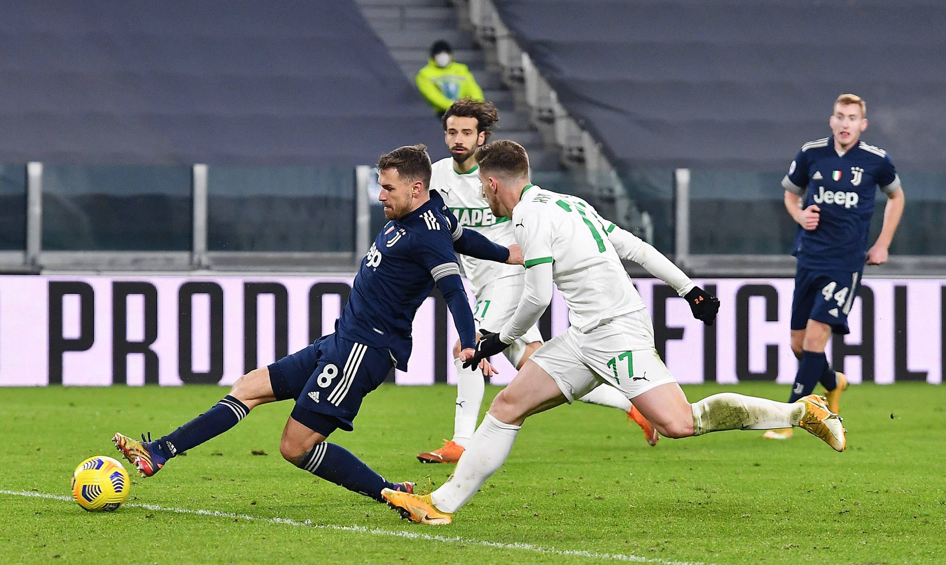 记者：多队关注赫塔16岁中场艾希霍恩，球员解约金1000-1200万（多队有意赫塔16岁中场艾希霍恩，解约金约1000-1200万）