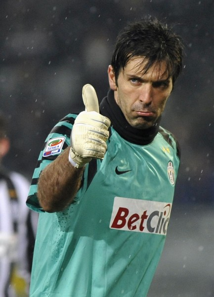 足球欧冠官方公布本赛季最佳阵容候选