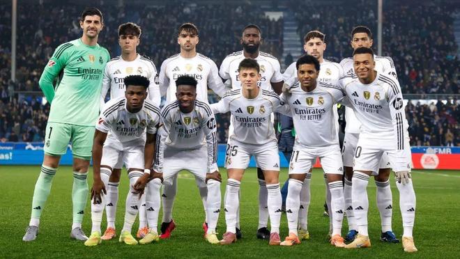 申京隔扣颜射亚当斯，后者按头锁喉遭申京“挑衅”：就扣你这混球