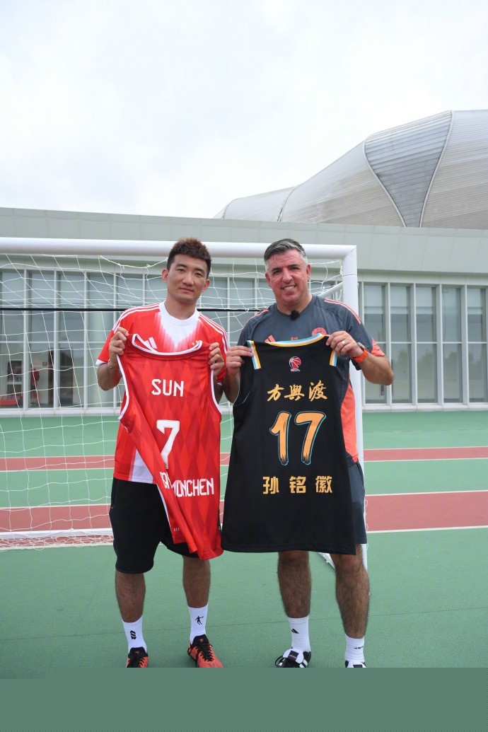 紧急峰会：哈维·阿隆索与齐达内和克洛普的最后机会（临界峰会：哈维·阿隆索携齐达内、克洛普迎来最后一搏）