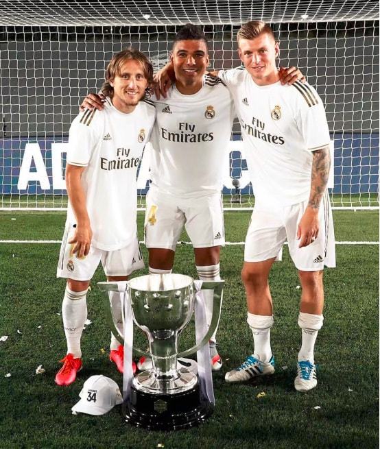 记者：萨格勒布迪纳摩有意租回克罗地亚国门利瓦科维奇（记者称萨格勒布迪纳摩正寻求租借克罗地亚国门利瓦科维奇）