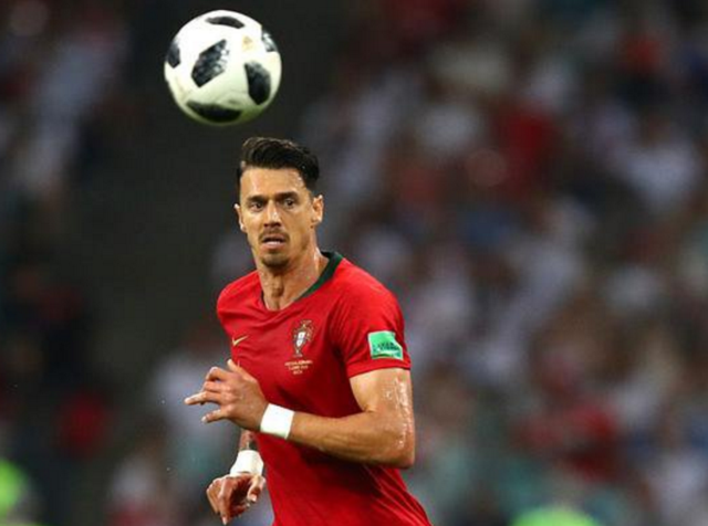 博主：国足选帅名单已上报，竞争主要在邵佳一和李国旭间展开（博主称国足主帅候选名单已提交，邵佳一与李国旭成为主要竞争焦点）